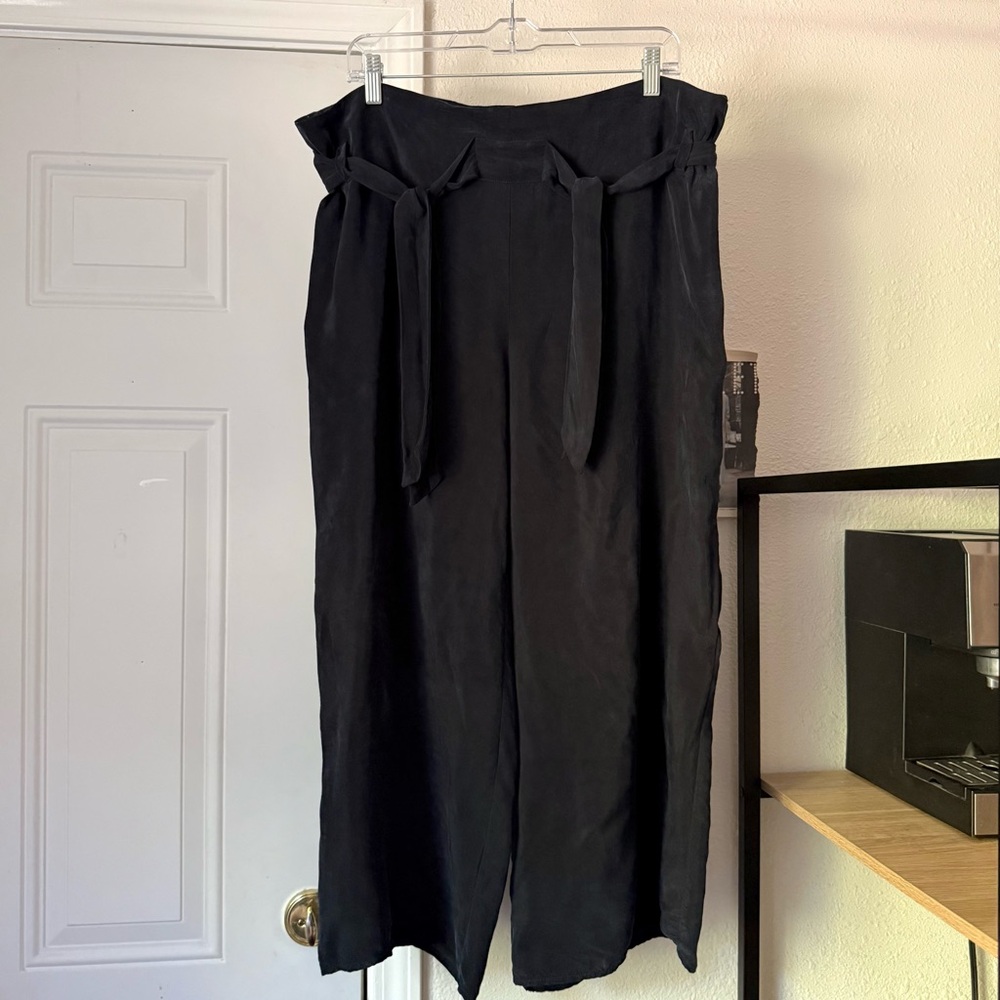 DECKER black tie front‎ belted wide leg cropped pants